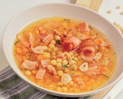 Гороховый суп с беконом и томатами